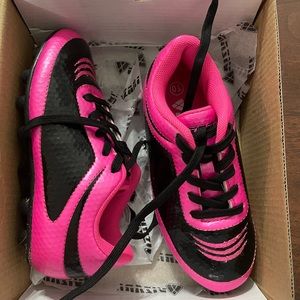Size 10 soccer cleats pink